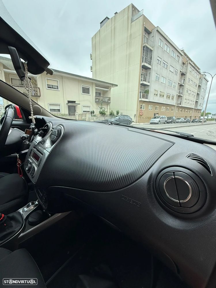 Alfa Romeo MiTo 1.4 T Distinctive - 9