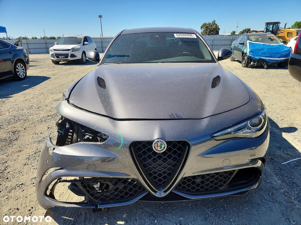Alfa Romeo Giulia 2.9 V6 Bi-Turbo AT8 Quadrifoglio - 9