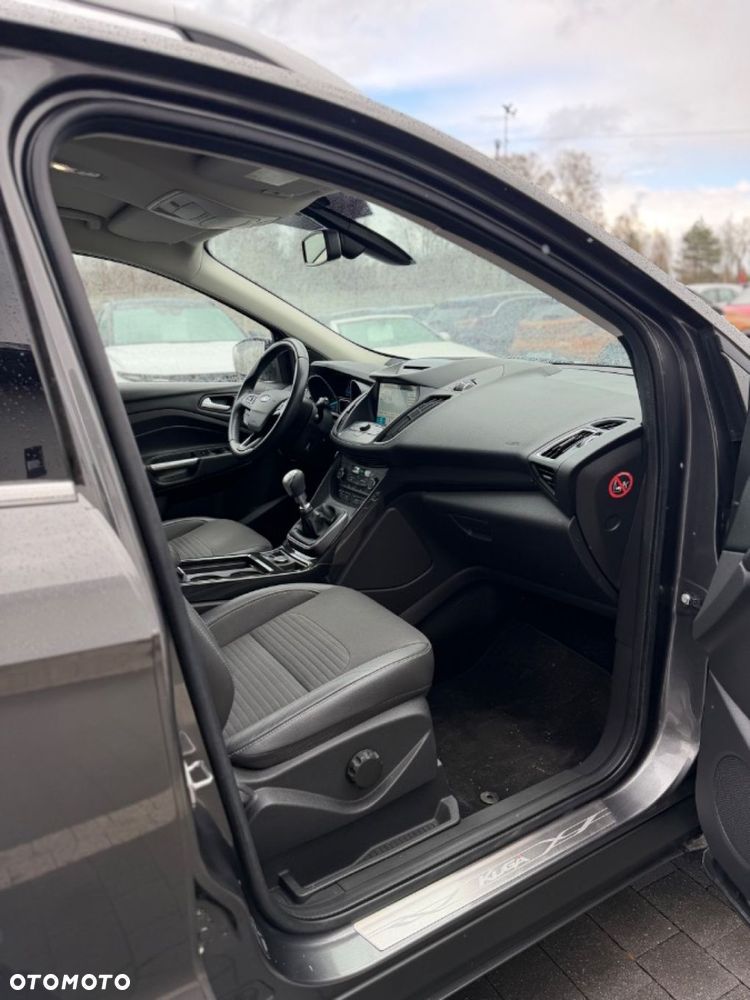 Ford Kuga - 36