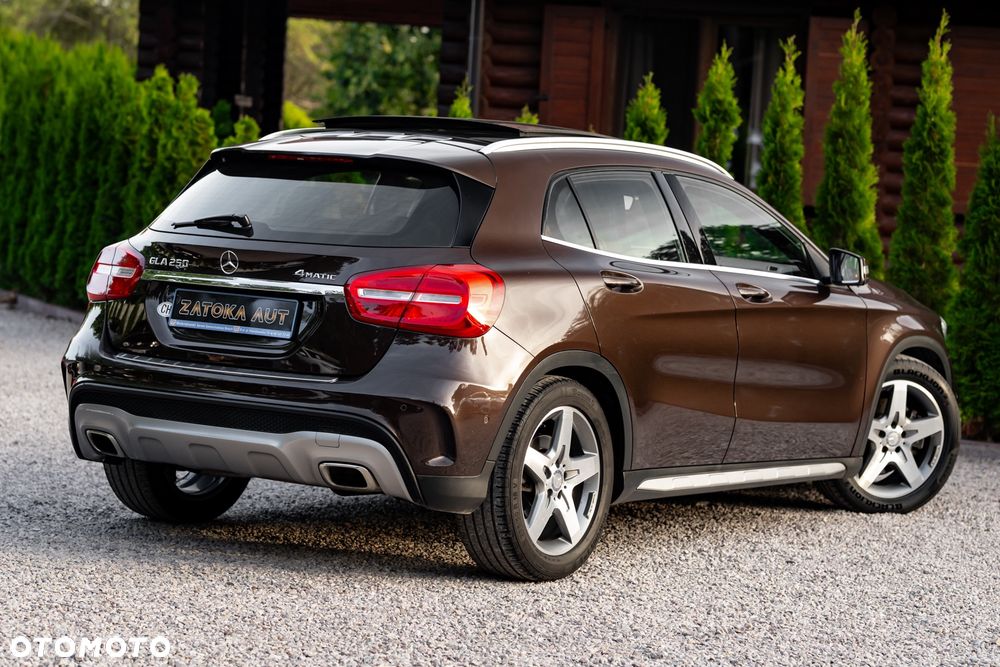 Mercedes-Benz GLA 250 4Matic 7G-DCT AMG Line - 10