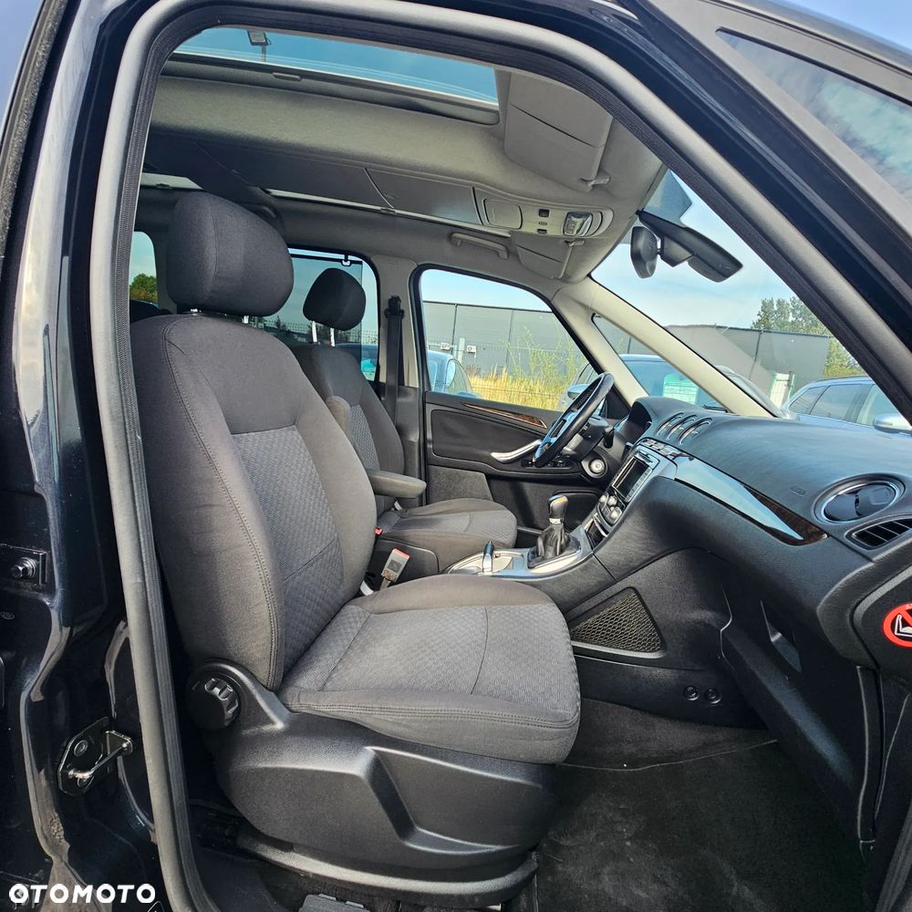 Ford Galaxy 2.0 Ghia - 27