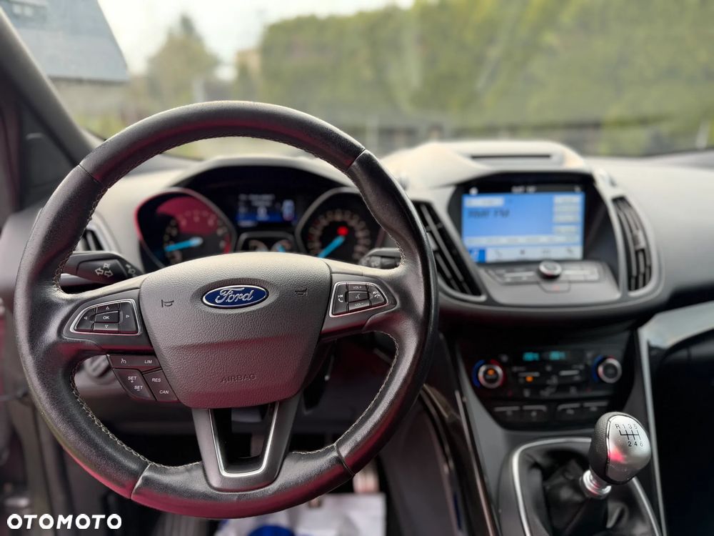 Ford Kuga 1.5 EcoBoost 2x4 Titanium - 25