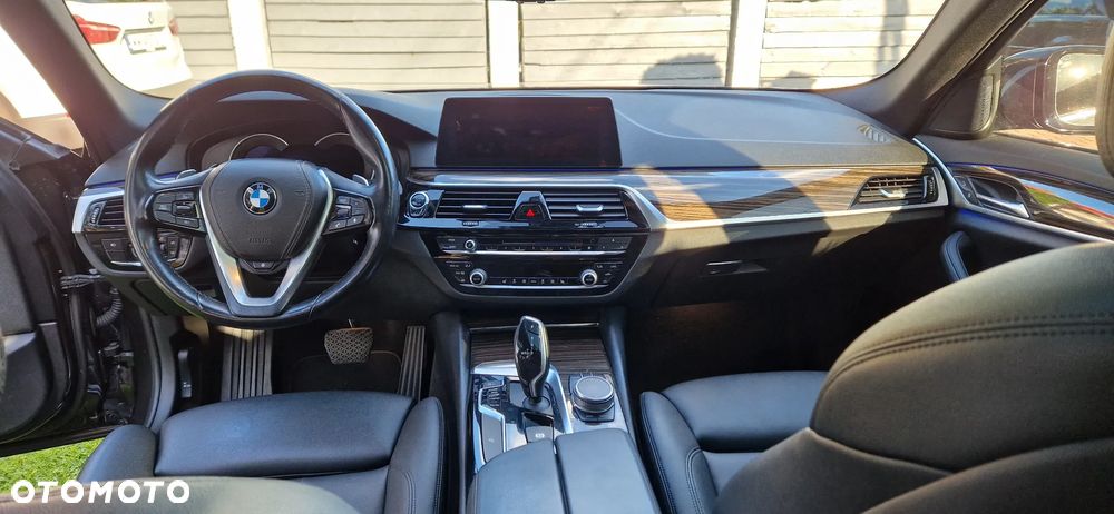 BMW Seria 5 530i xDrive - 14