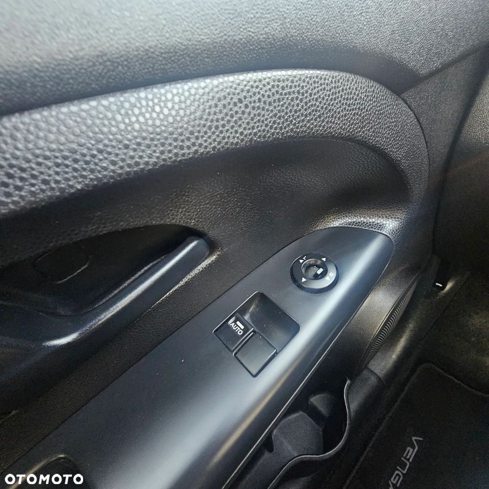 Kia Venga - 26