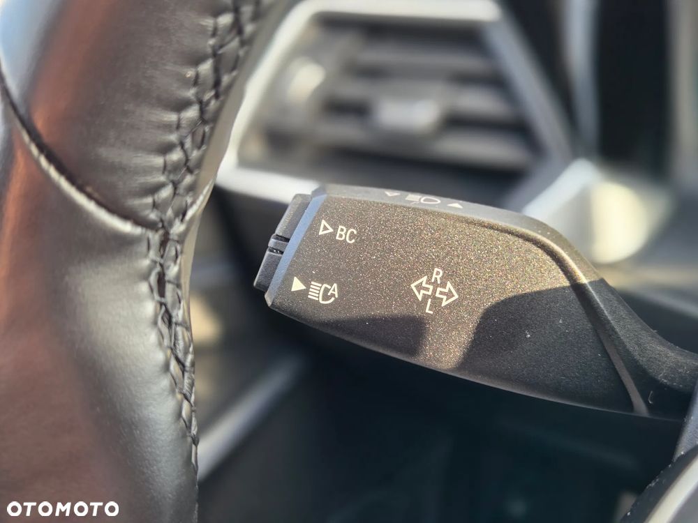 BMW Seria 3 330i xDrive M Sport sport - 23