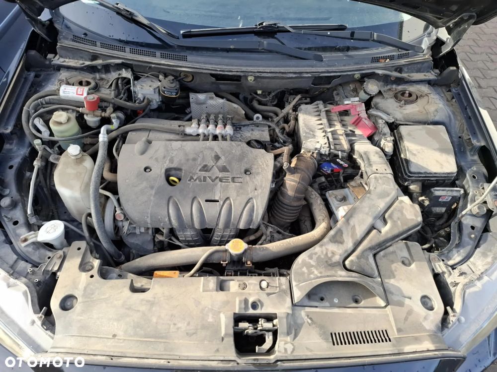 MITSUBISHI LANCER - 12