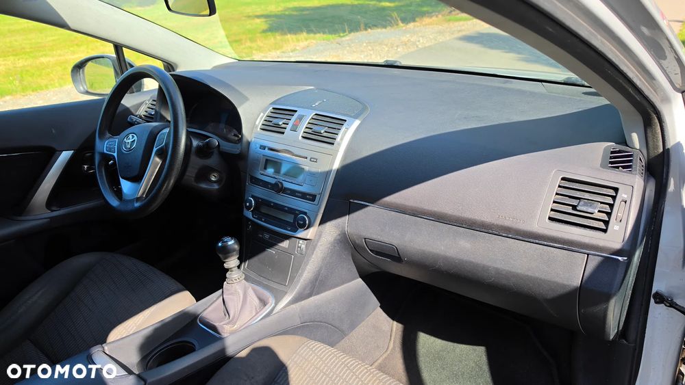 Toyota Avensis 1.6 Comfort - 19