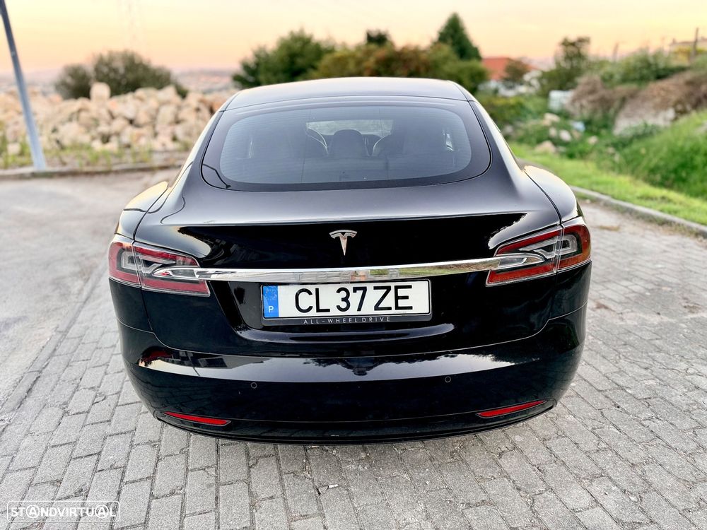 Tesla Model S - 6