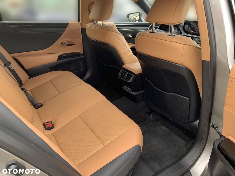 Lexus ES 300h Business Edition - 11