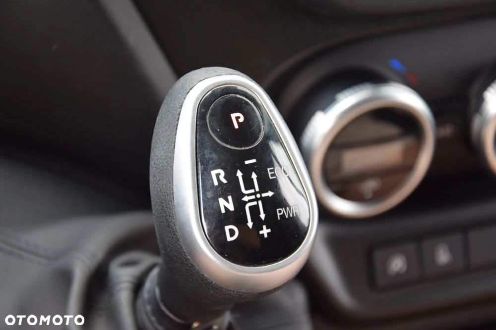 Iveco DAILY MAXI 35S16 / 2.3 - 160 KM / AUTOMAT HI-MATIC / NOWY MODEL / 3 OSOBY / DOSTAWCZE / BLASZAK / KLIMA / 2023 / SERWISOWANY / SPROWADZONY Z NIEMIEC - 31