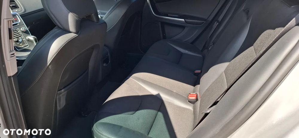 Volvo V60 D2 Summum - 9