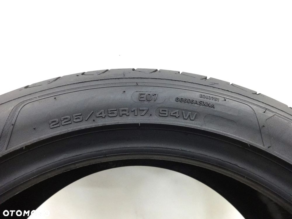225/45/17 Goodyear EfficientGrip Performance 2 - 5