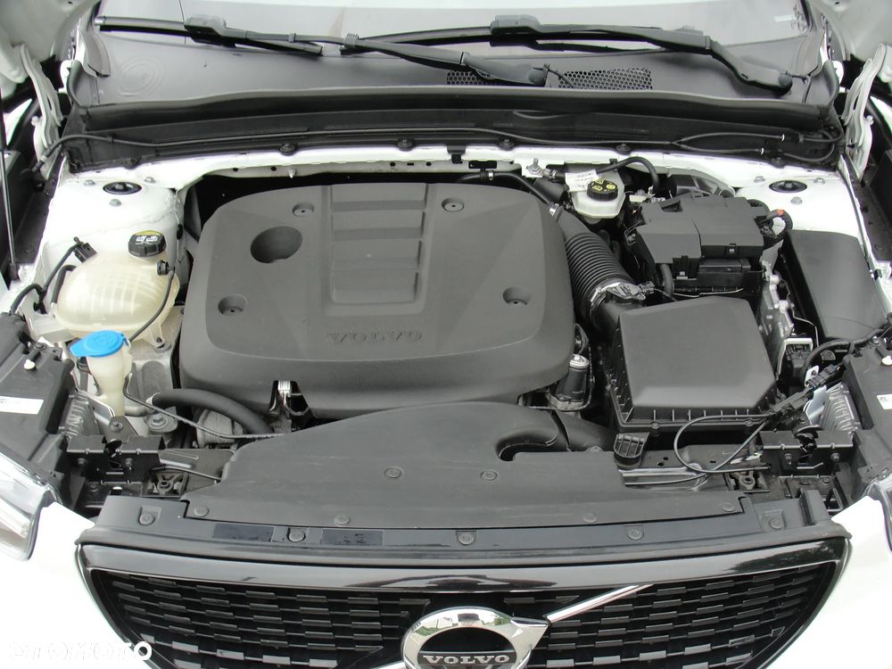 Volvo XC 40 D4 AWD Geartronic R-Design - 18