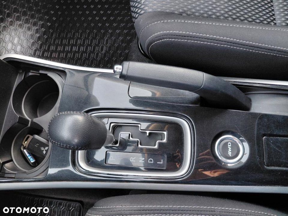 Mitsubishi Outlander - 21