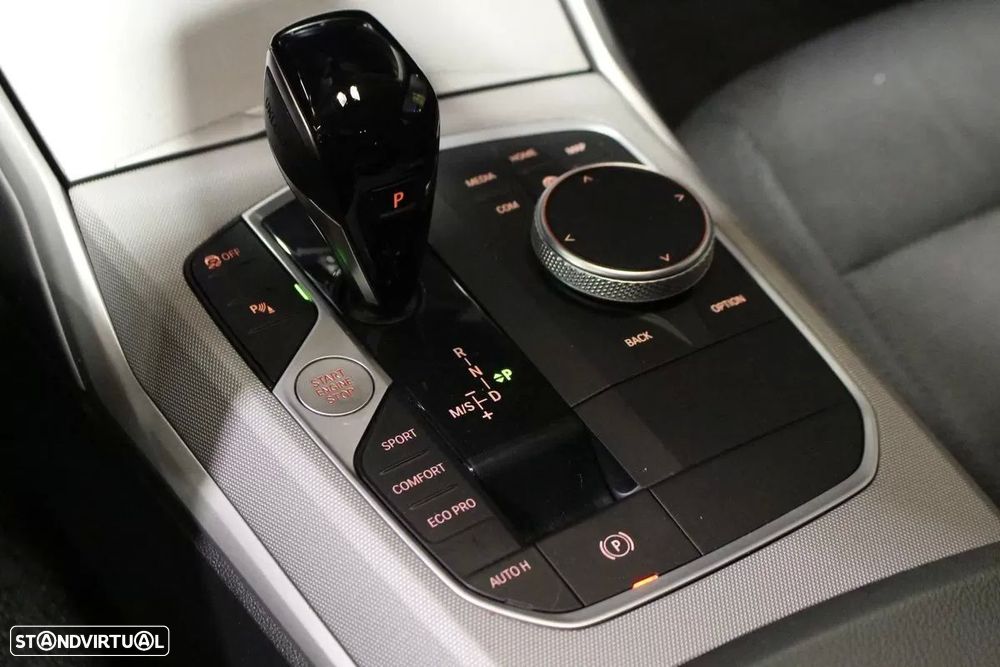 BMW 318 d Line Luxury Auto - 29