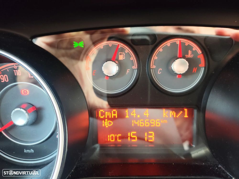 Fiat Punto 1.3 M-Jet Lounge S&S - 4