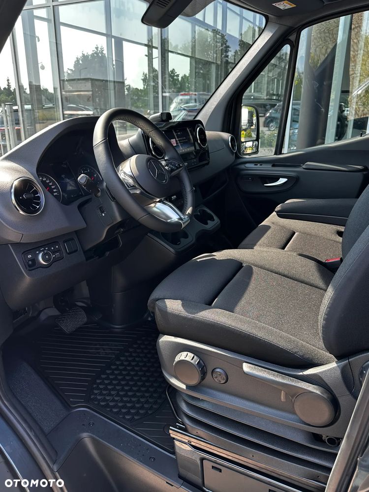 Mercedes-Benz Sprinter - 16