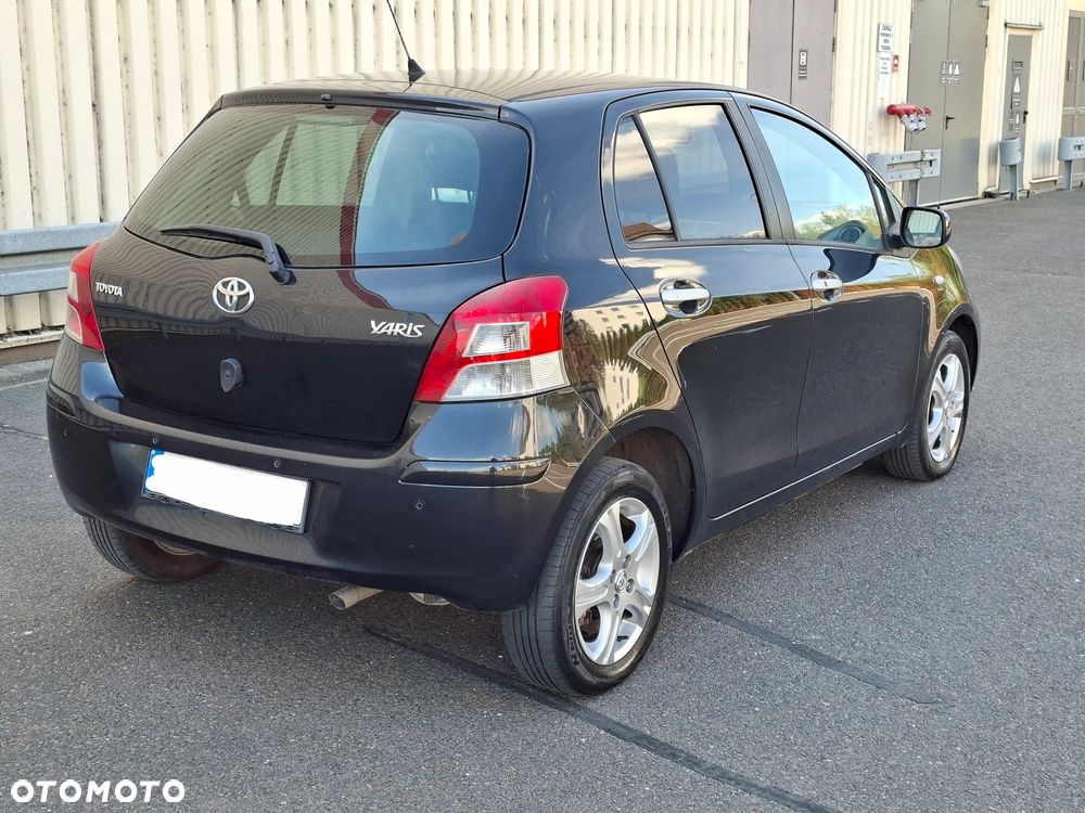 Toyota Yaris - 10