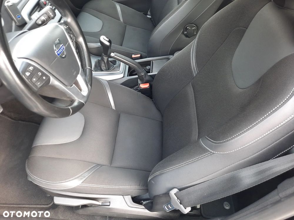 Volvo V40 D3 Momentum - 21