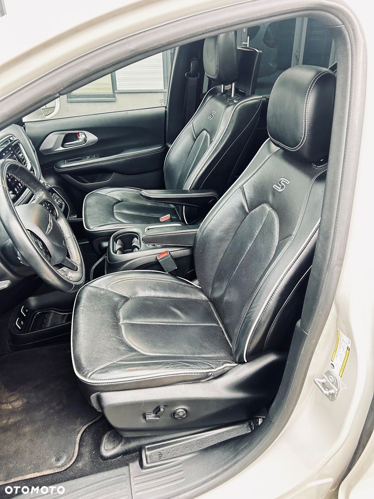 Chrysler Pacifica - 11