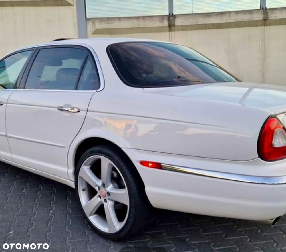 Jaguar XJ XJ8 4.2 LWB Executive - 5