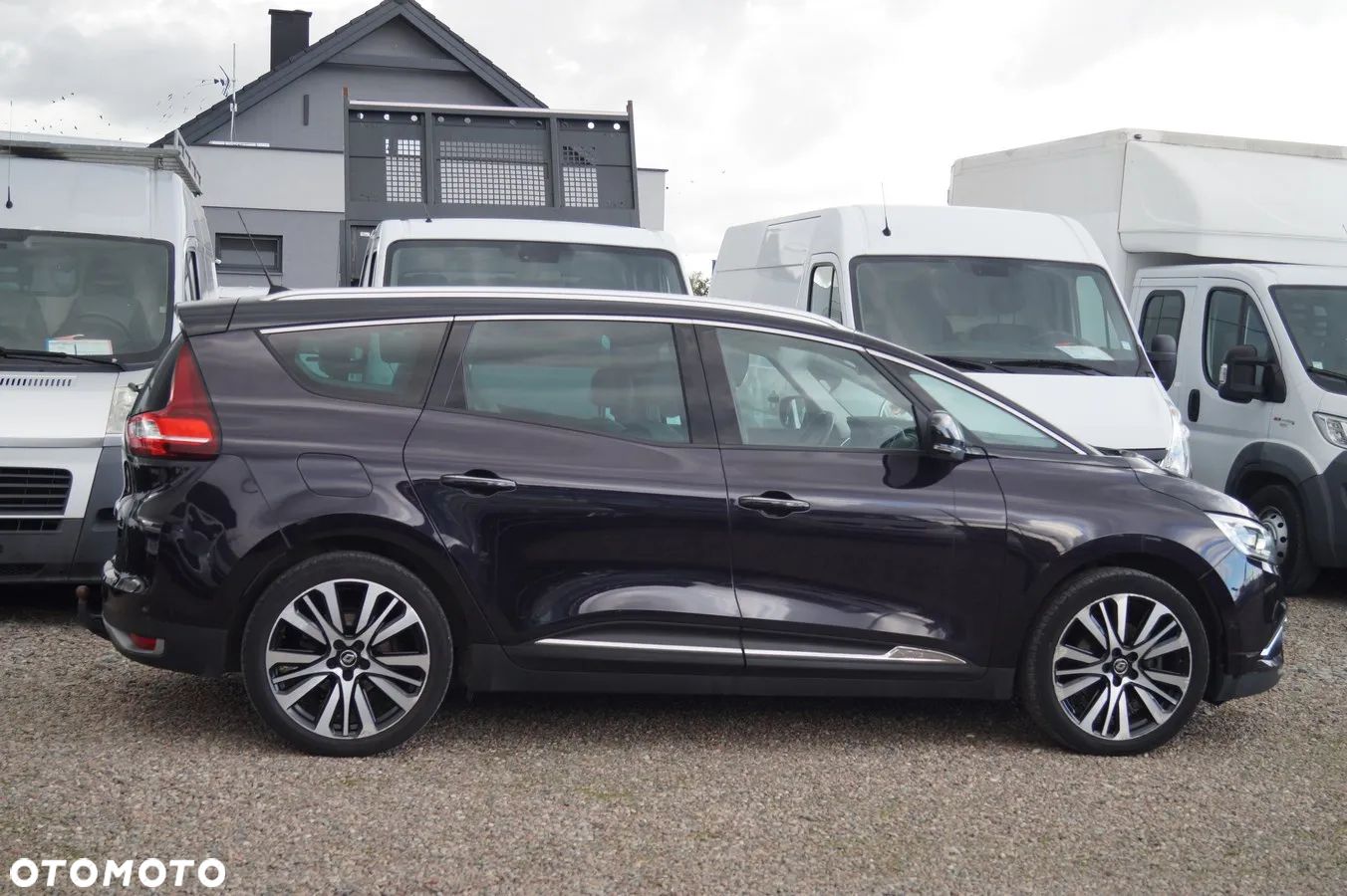 Renault Grand Scenic - 11
