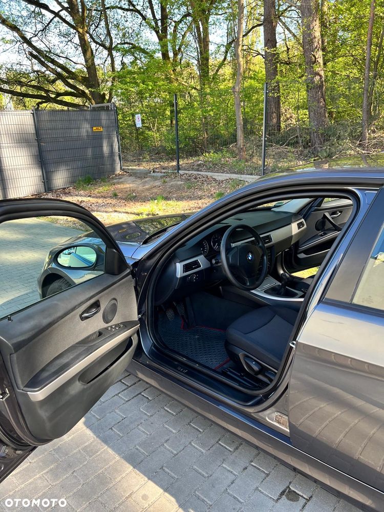 BMW Seria 3 318i - 27