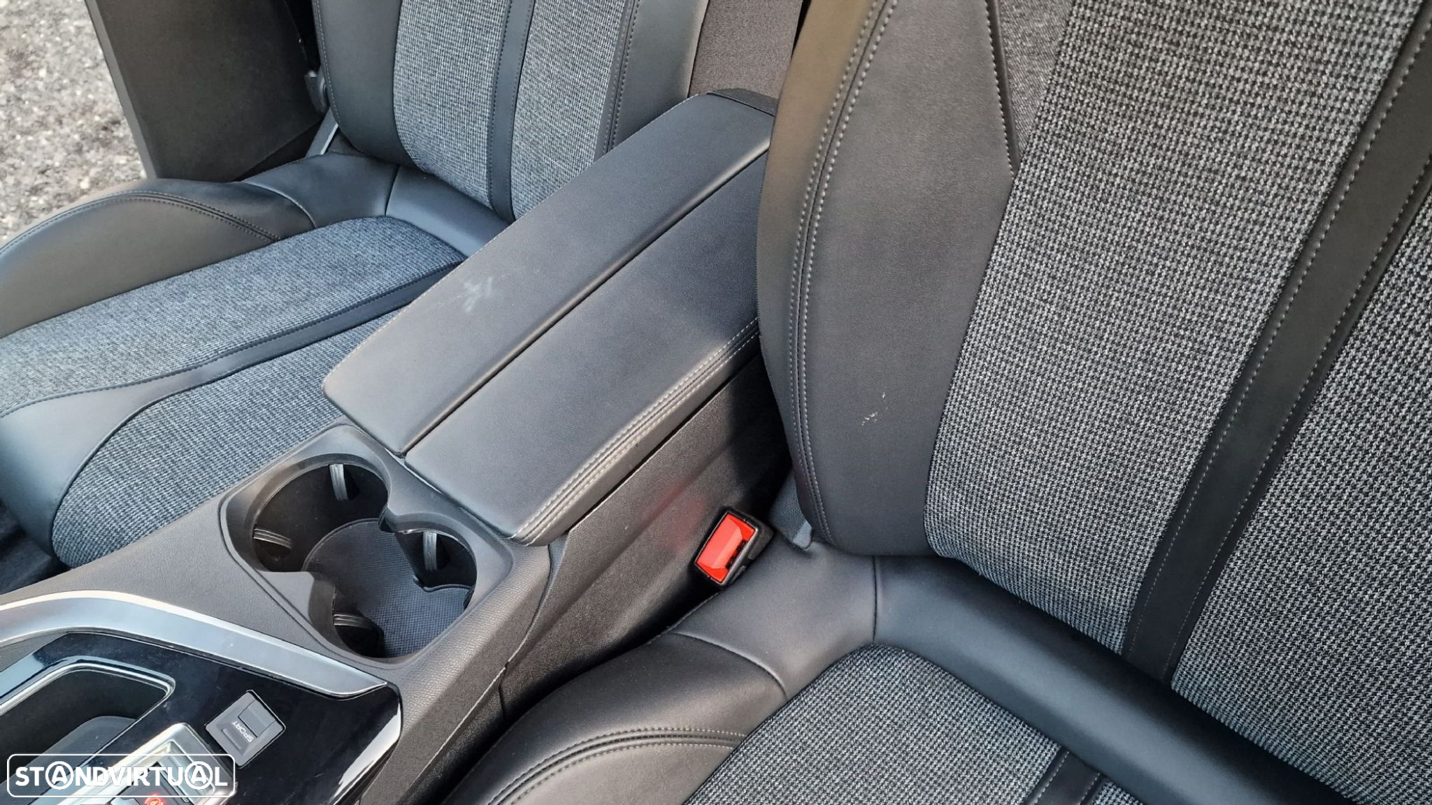 Peugeot 5008 1.5 BlueHDi Allure EAT8 - 23