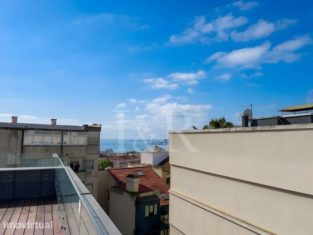 Apartamento T2+1 duplex com vista e estacionamento na Estrela - Grande imagem: 3/75