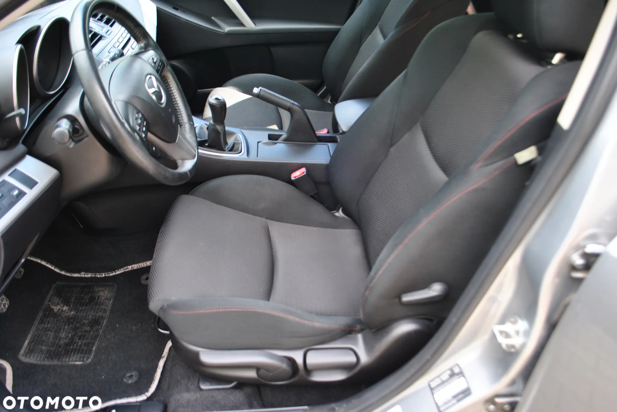 Mazda 3 1.6 Exclusive + - 27