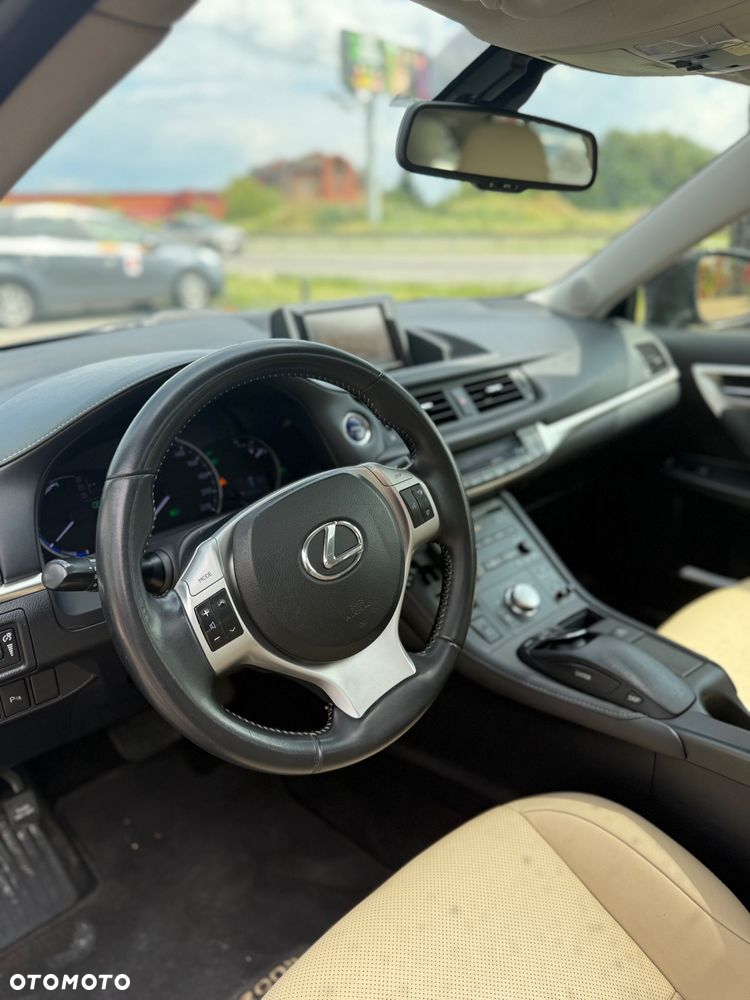 Lexus CT - 16