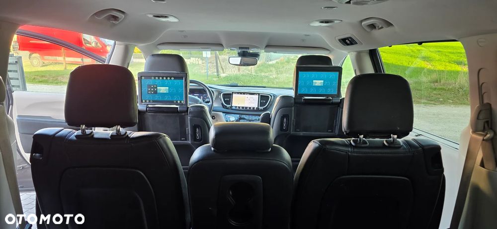 Chrysler Pacifica - 31