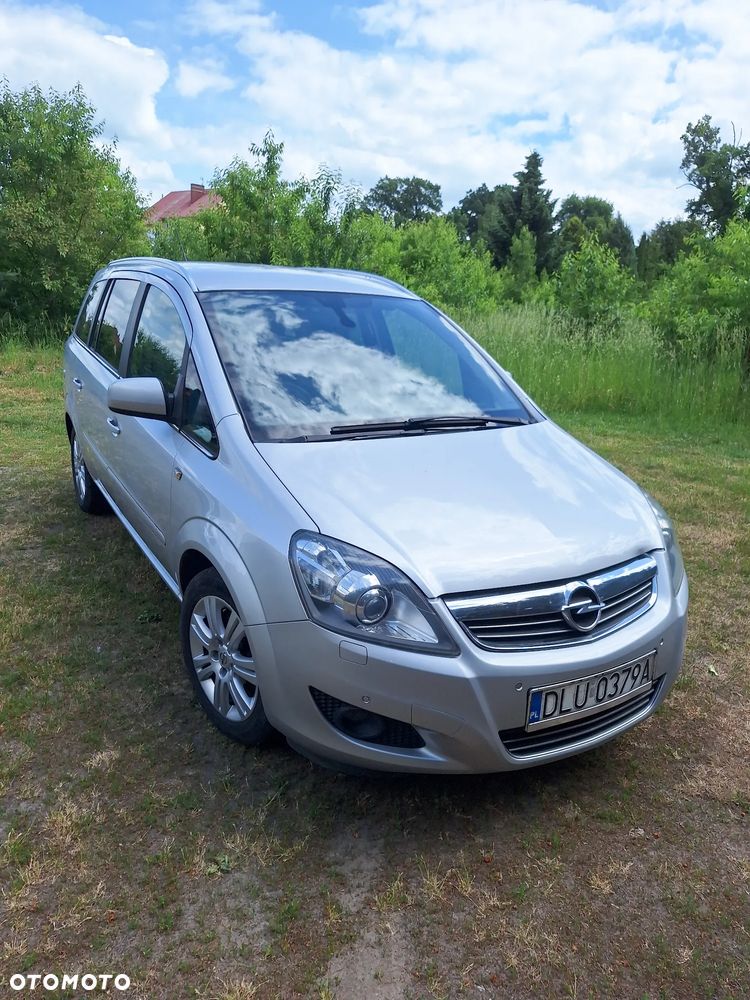 Opel Zafira 1.8 Cosmo EU5 - 1