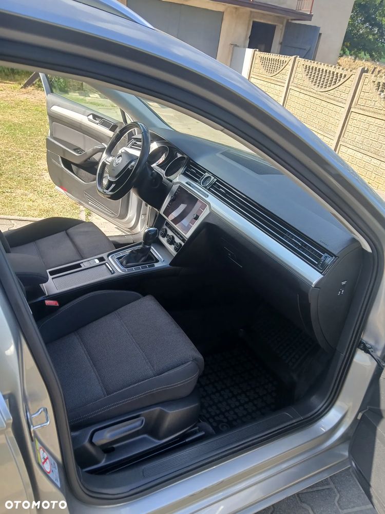 Volkswagen Passat 2.0 TDI SCR Comfortline DSG - 9