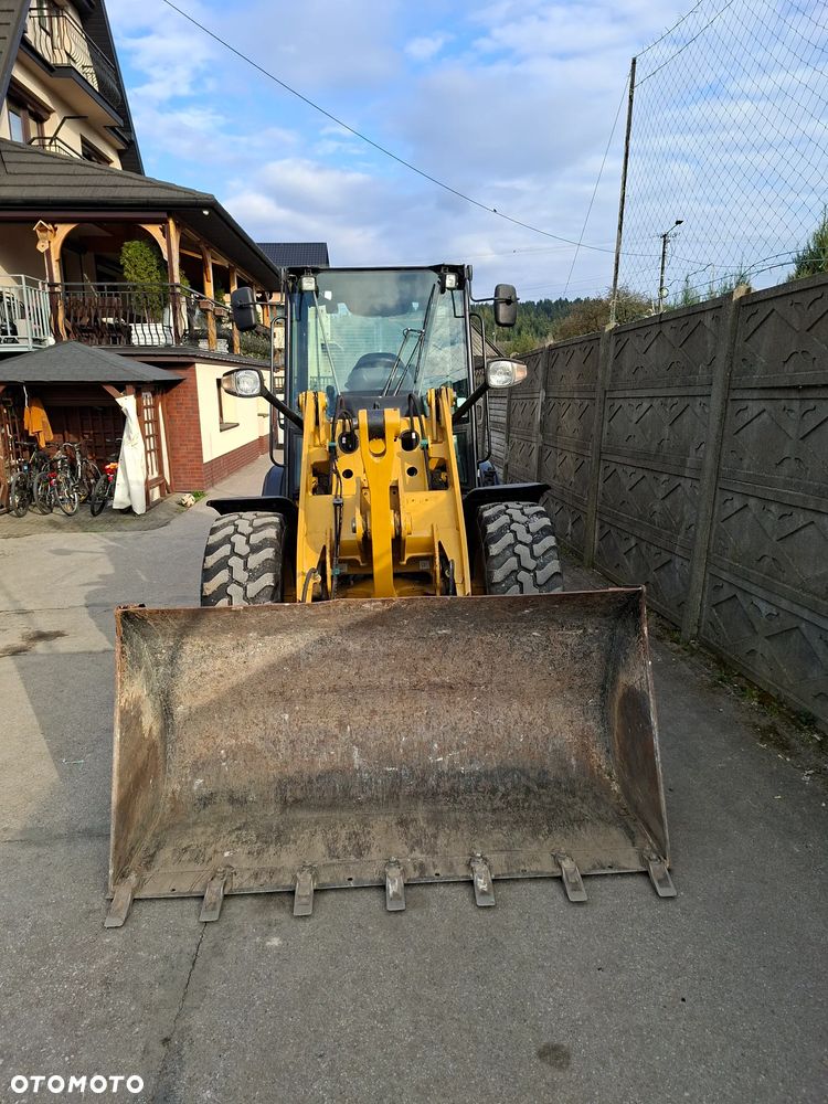 Caterpillar CAT 906 M - 12