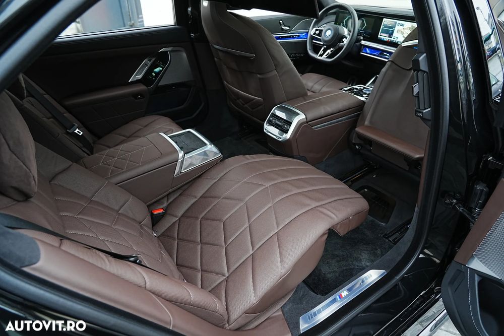 BMW Seria 7 750e xDrive - 24
