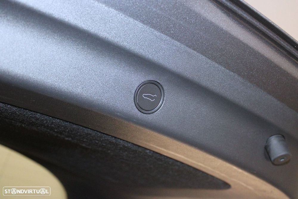 Tesla Model Y Long Range Tração Integral - 32