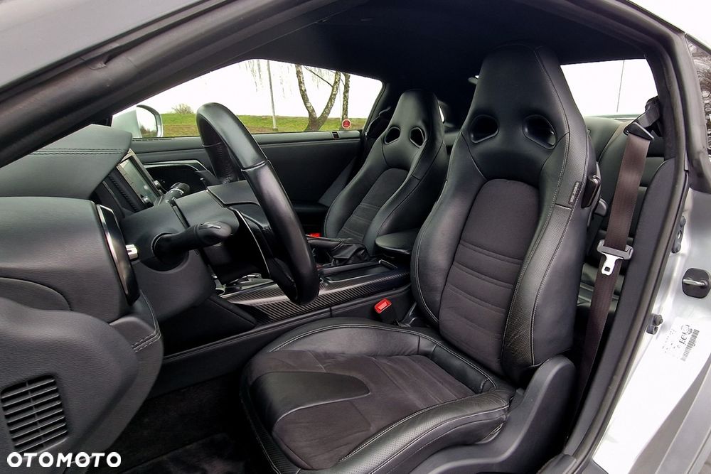 Nissan GT-R - 9