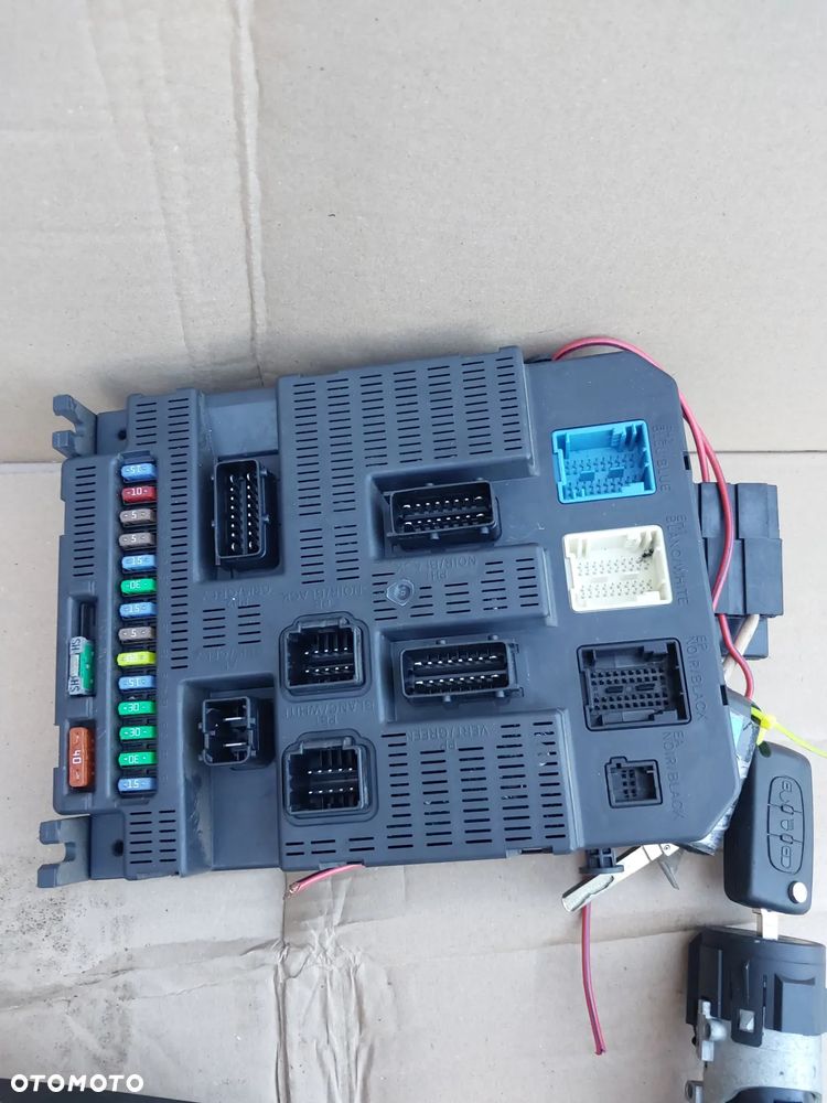 Zestaw startowy silnika Citroen C4 Peugeot 308 1.6 HDI Sterownik silnika 9664257580 BSI BSM Stacyjka 2x kluczyk - 2