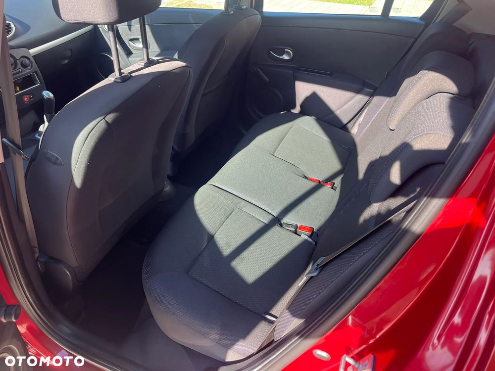 Renault Clio 1.2 16V 75 Expression - 11