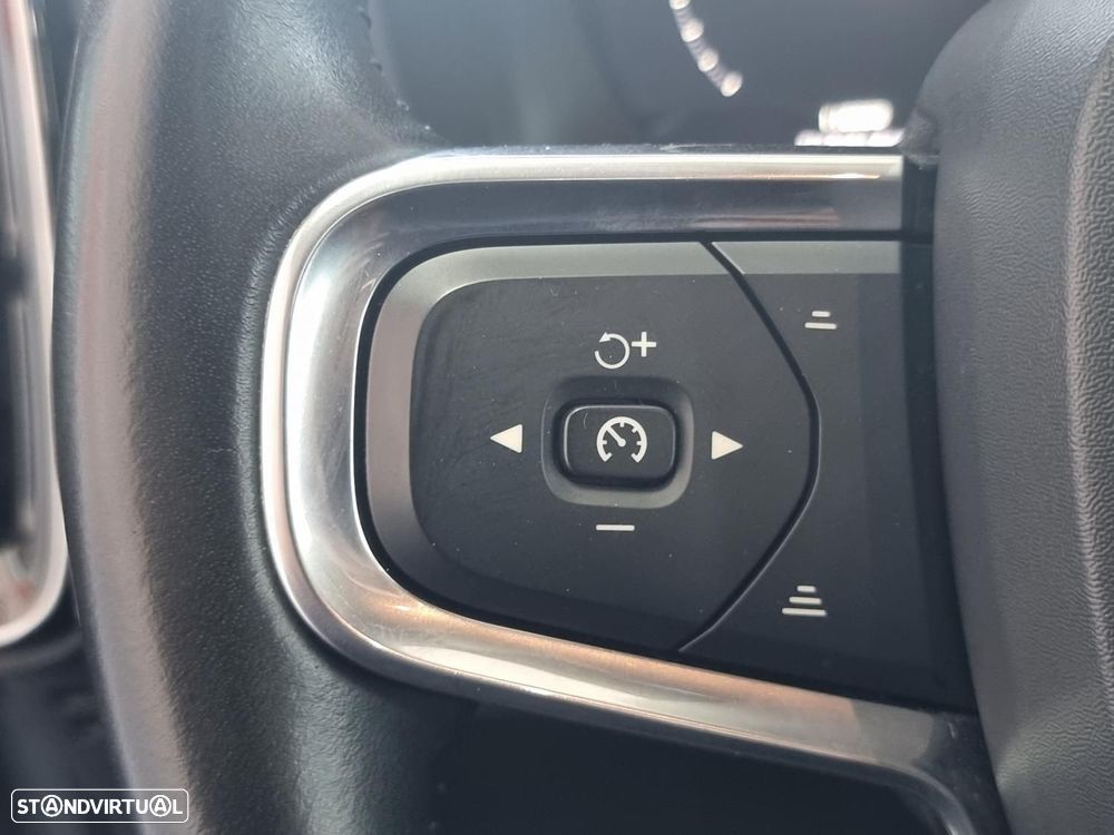 Volvo XC 40 2.0 D3 Momentum Plus Geartronic - 27
