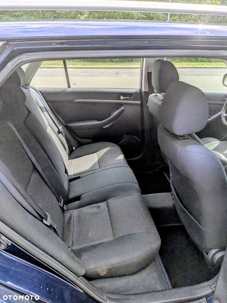Toyota Avensis - 7