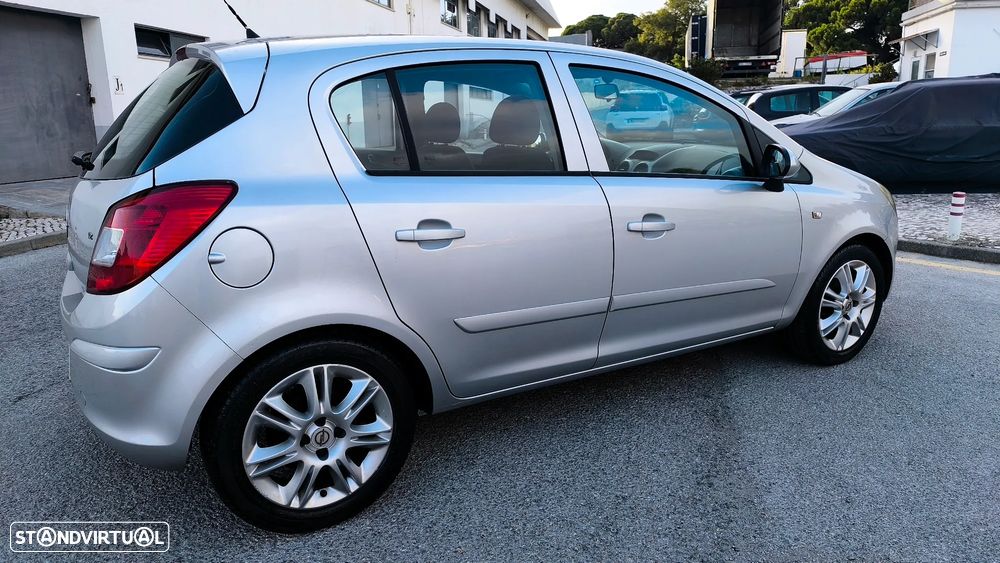 Opel Corsa 1.2 Cosmo - 21