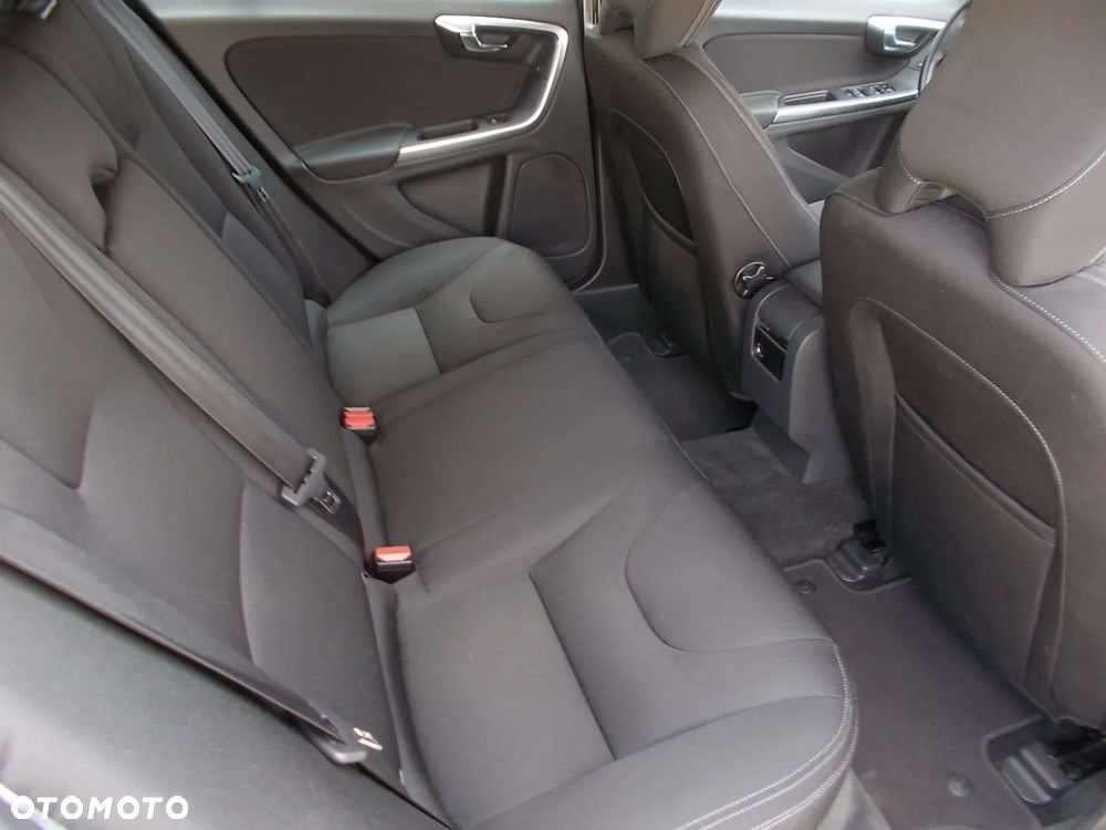 Volvo V60 D3 Momentum - 9