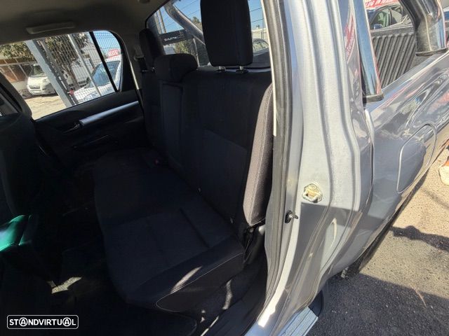 Toyota Hilux 2.4 D-4D 4WD CD CH - 16