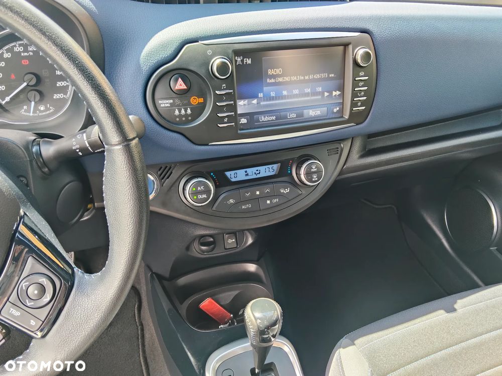 Toyota Yaris Hybrid 100 Premium - 18