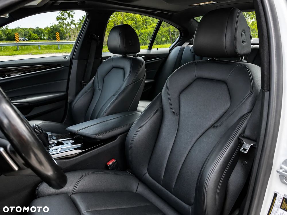 BMW Seria 5 530i xDrive Sport Line - 13