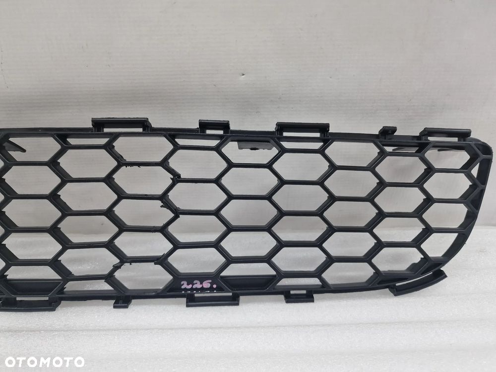 TOYOTA COROLLA VERSO 05-09 KRATKA ŚRODKOWA ZDERZAKA PRZEDNIEGO , NR 53112-0F0 , NR AUKCJI K226 - 4