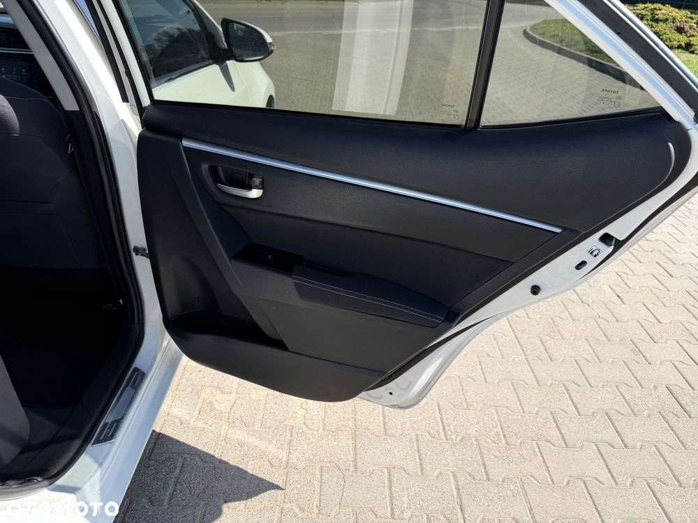 Toyota Corolla 1.6 Prestige EU6 - 17