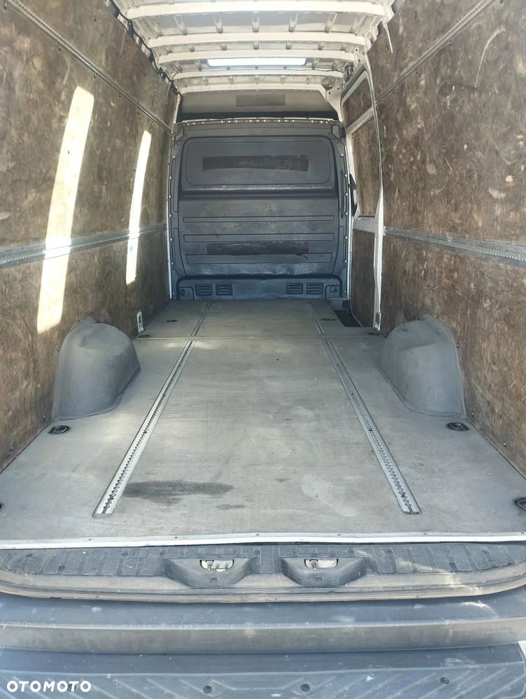Mercedes-Benz Sprinter - 11